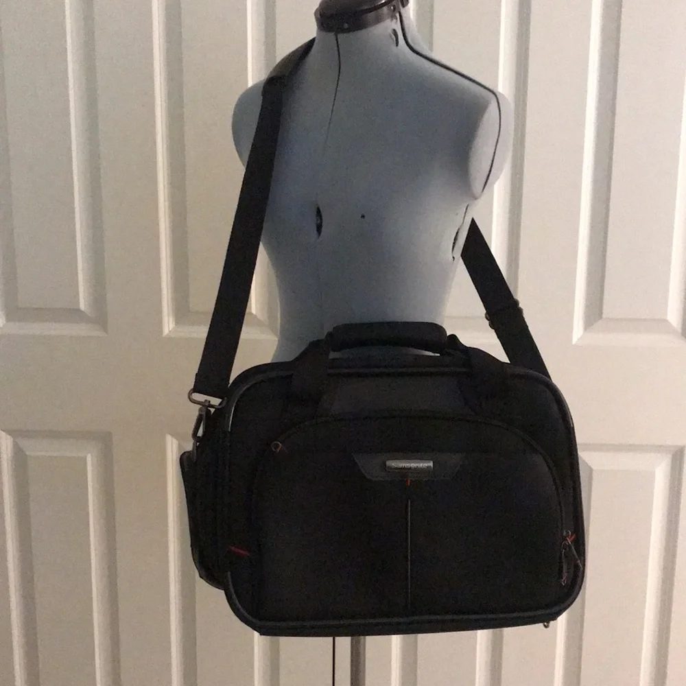 New Samsonite Black Carry On Shoulder Bag Computer Compartment Suitcase Luggage